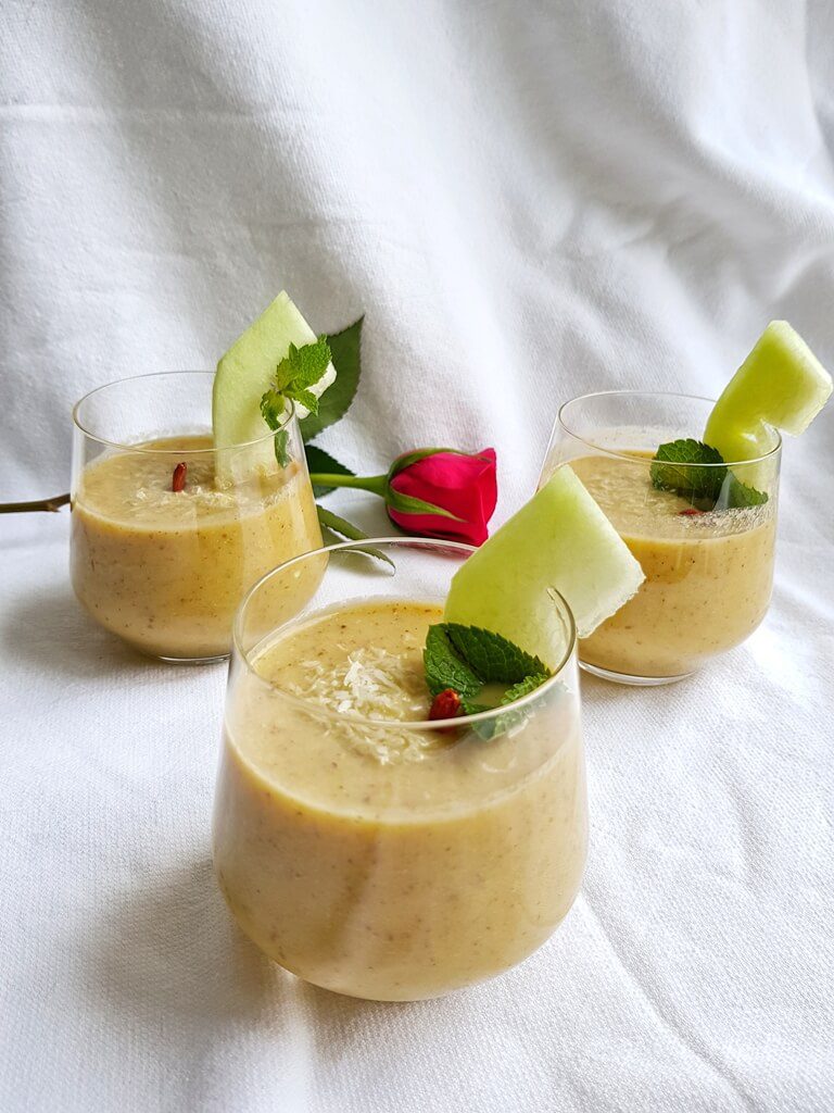 Healthy melon smoothie in 3 servings