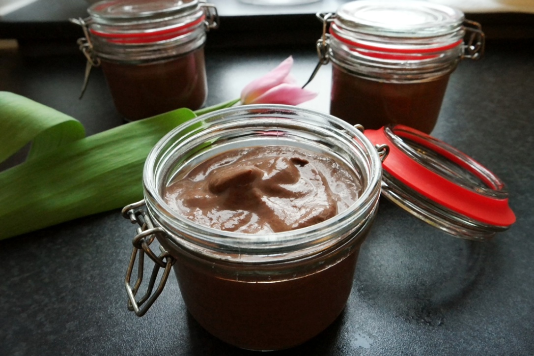 Super-luscious Veganuary Chocolate Avocado Mousse (Vegan, Dairy-free, Sugar-free)